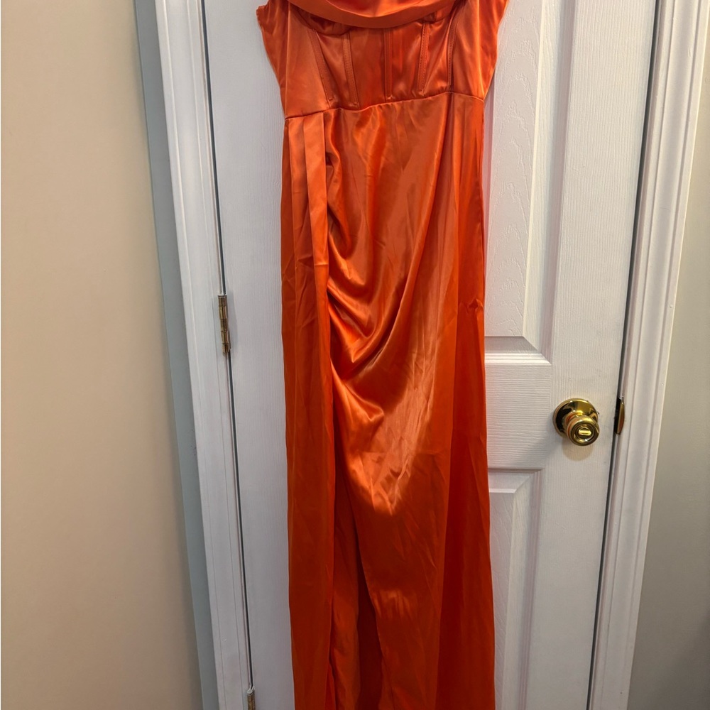 High Slit Irregular Neckline - Picture 2 of 3